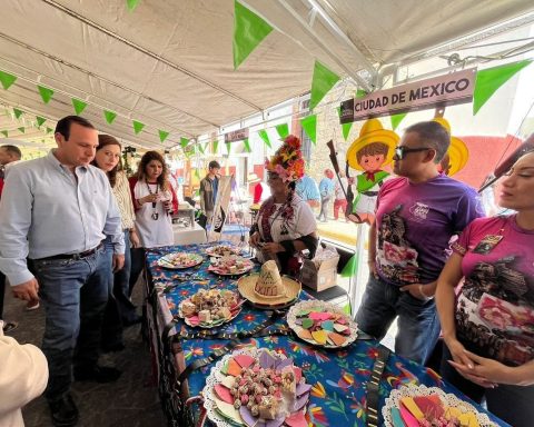 Feria cultural en Parras