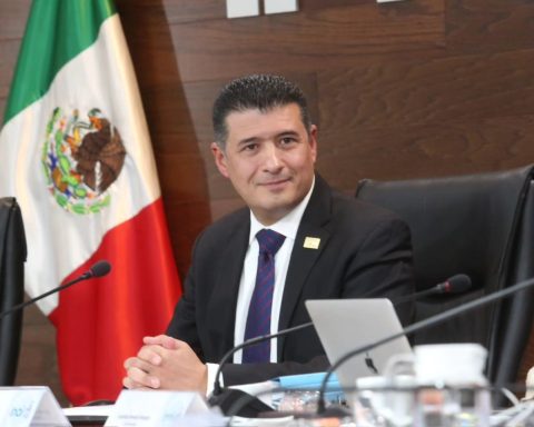 Comisionado presidente Adrián Alcalá