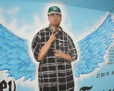 Pintan mural en memoria de Byron