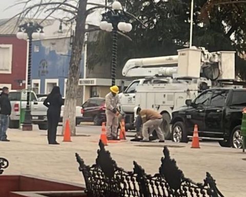 Trabajadores de la CFE cortaron la luz en el Ayuntamiento de Múzquiz