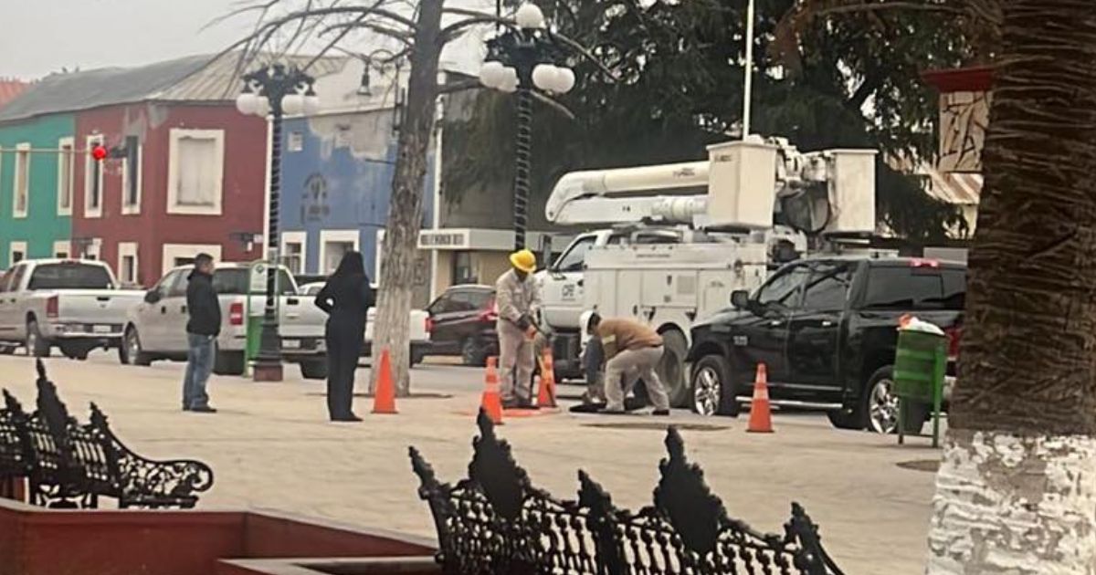 Trabajadores de la CFE cortaron la luz en el Ayuntamiento de Múzquiz