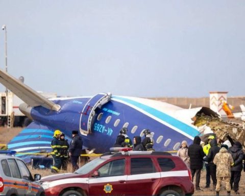 Misil derriba avión