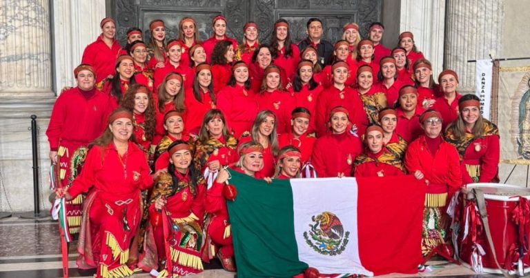 Un grupo de mujeres danzantes de Torreón, representantes del Templo de la Medalla Milagrosa en la colonia El Fresno, tuvo el honor de viajar a Roma, Italia, para ofrecer una danza en homenaje a la Virgen de Guadalupe