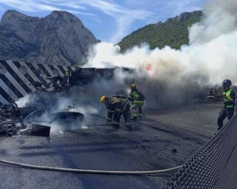 Vecinos piden terminar muro de contención en peligrosa curva de la Autopista a Saltillo