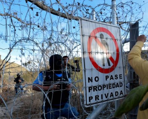 Ejidatarios de San Lorenzo derriban cerca de Casa Madero tras conflicto por acequia