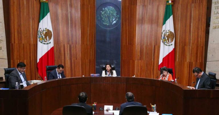 Magistrados en sesión.