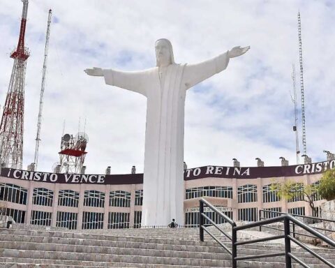 Monumento de un Cristo en el Cerro de las Noas.