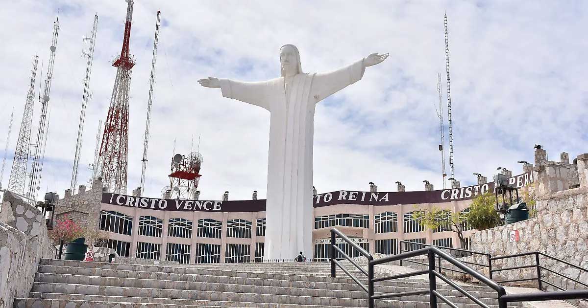 Monumento de un Cristo en el Cerro de las Noas.