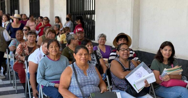 Mujeres adultas mayores en La Laguna.