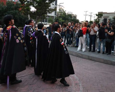Jóvenes de las Tunas Universitarias.
