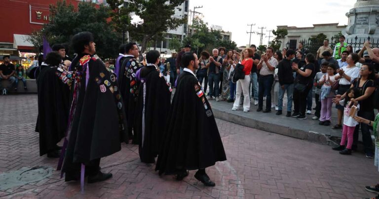 Jóvenes de las Tunas Universitarias.