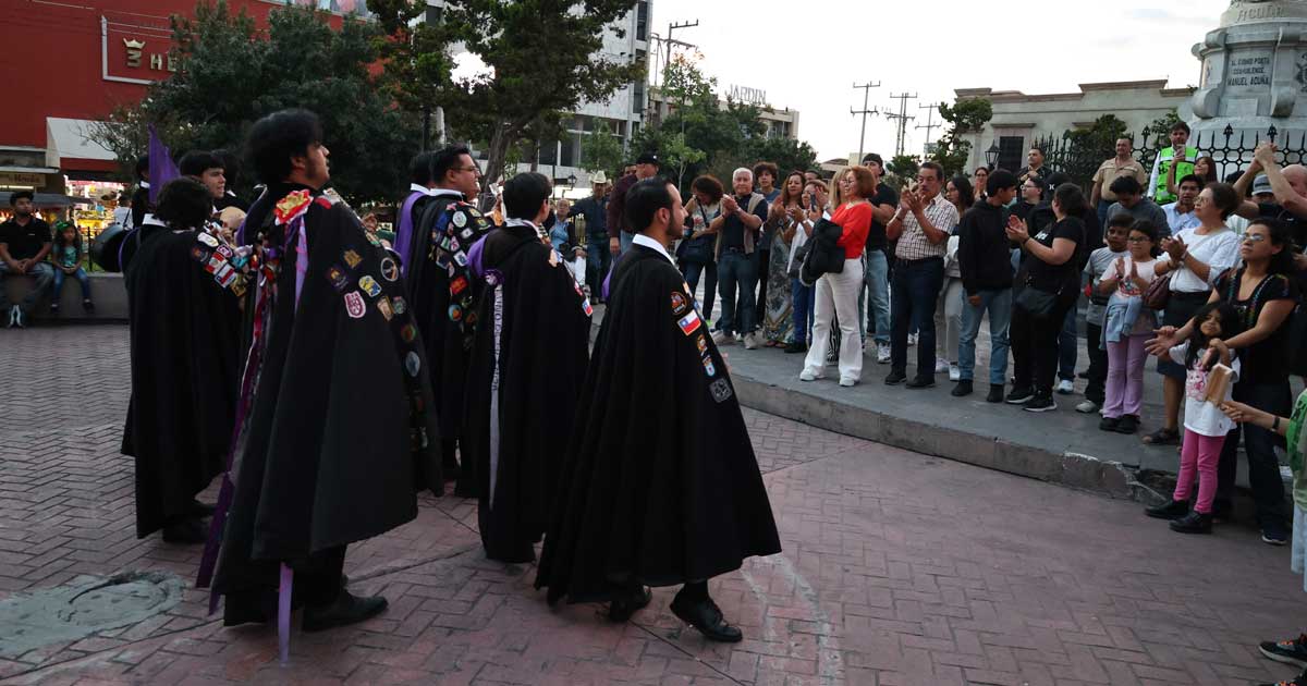 Jóvenes de las Tunas Universitarias.
