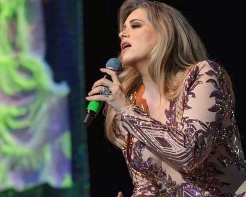 Aranza cantando.