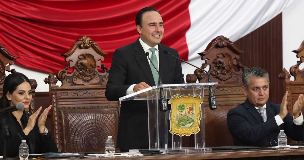 El gobernador Manolo Jiménez presidiendo la sesión.
