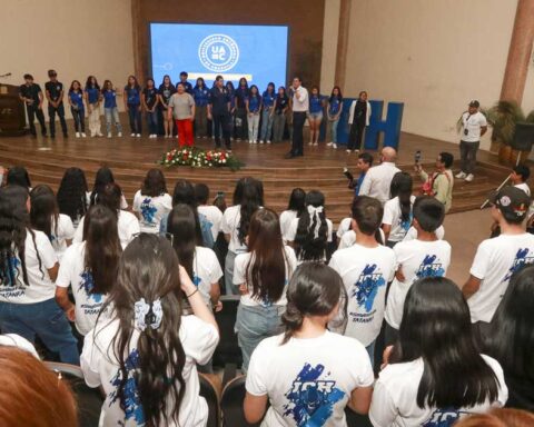 Charla en el Aula Magna de la UAdeC en Saltillo.