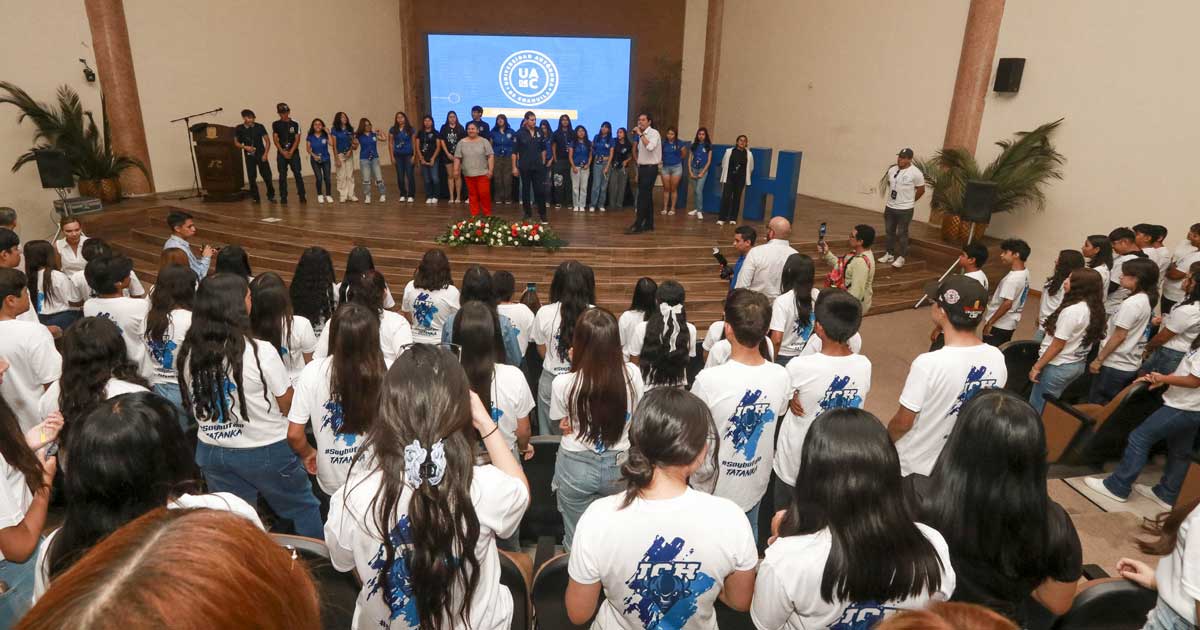 Charla en el Aula Magna de la UAdeC en Saltillo.