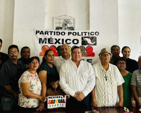 Integrantes del partido México Avante en reunión.
