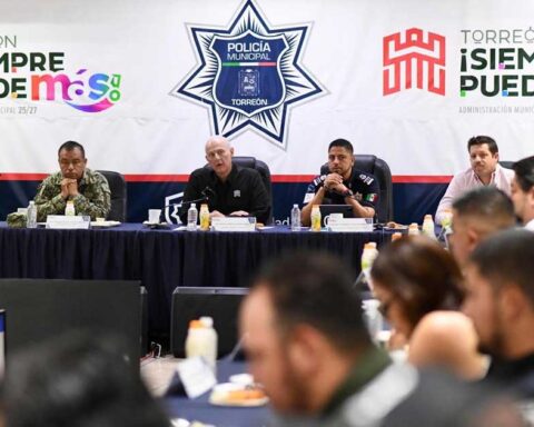 Alcalde Román Cepeda en reunión de seguridad en Torreón.