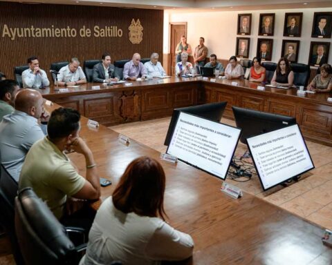 Reunión en ayuntamiento de Saltillo.