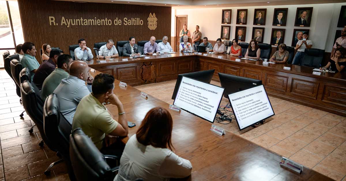 Reunión en ayuntamiento de Saltillo.