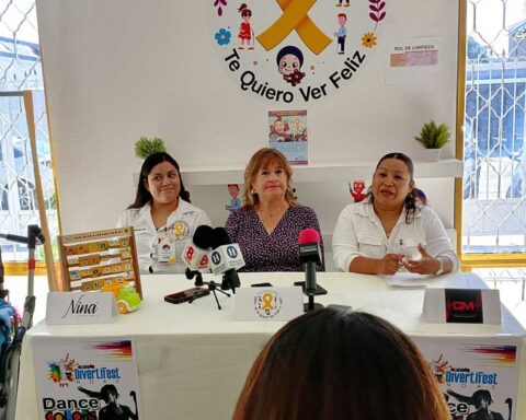 Organizadoras en rueda de prensa para anunciar el Divertifest en Torreón.