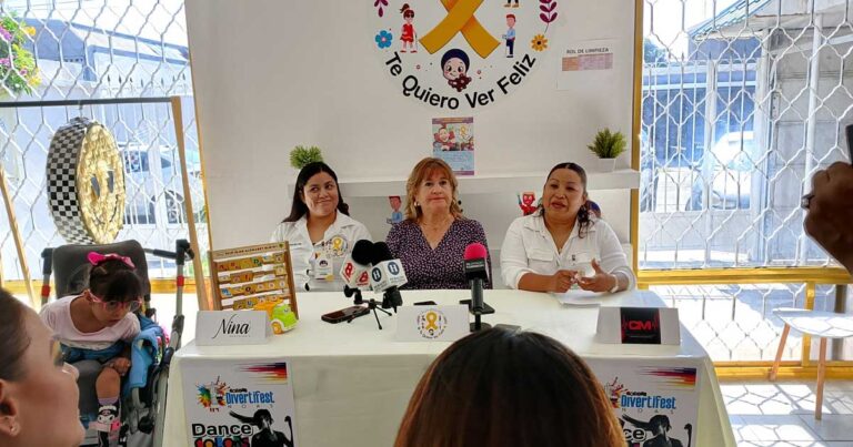 Organizadoras en rueda de prensa para anunciar el Divertifest en Torreón.