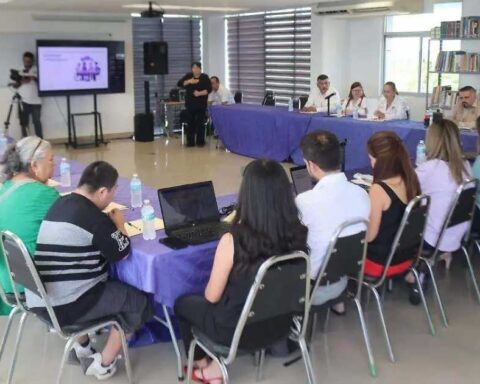 Asistentes a la consulta legislativa en Coahuila