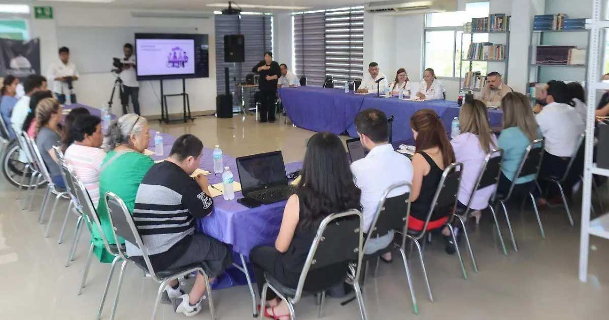 Asistentes a la consulta legislativa en Coahuila