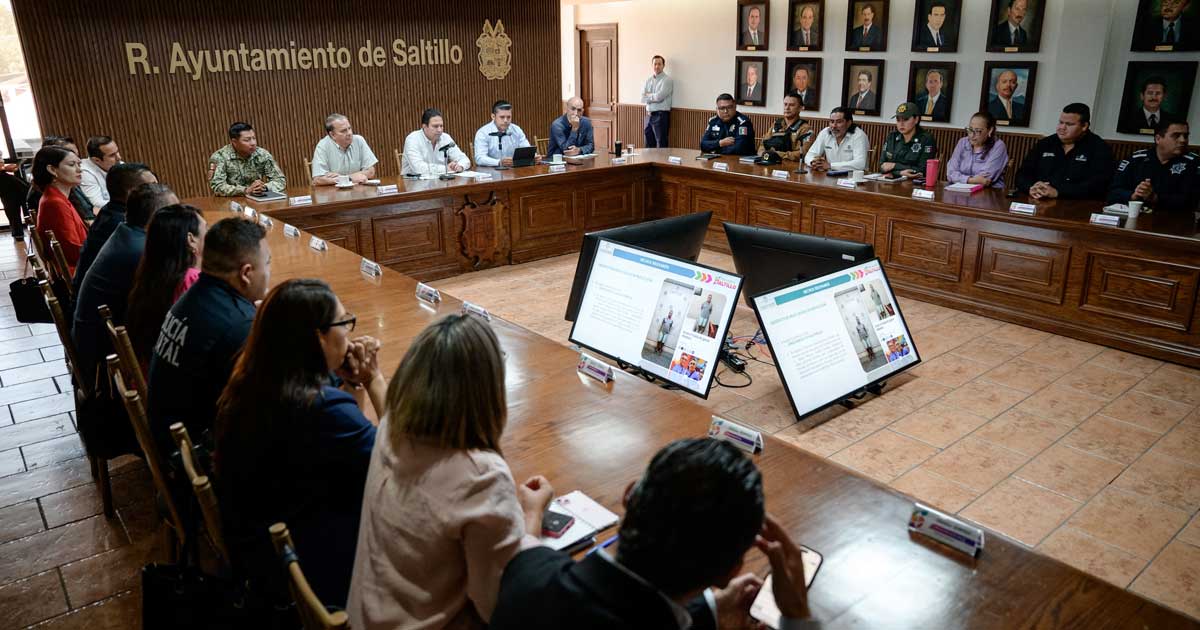 Javier Díaz en reunión de seguridad.