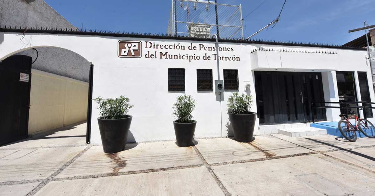 Fachada de la oficina de la Dirección de Pensiones del Municipio de Torreón.