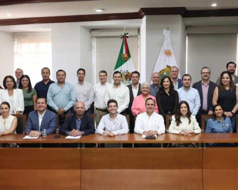 Gobernador Manolo Jiménez junto con su gabinete.