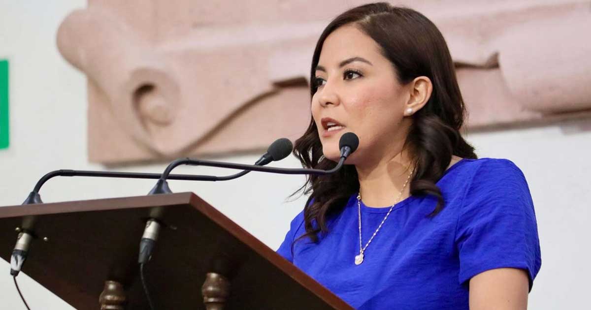 Diputada Edith Hernández en tribuna.