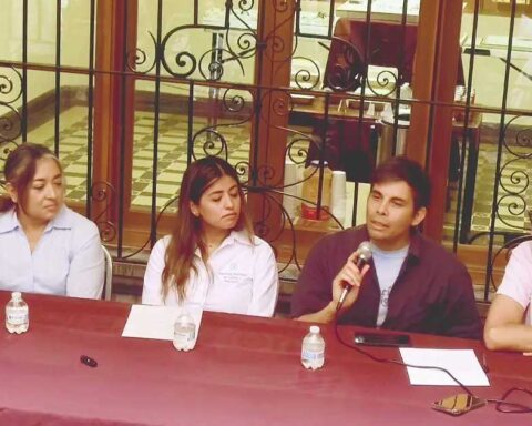Conferencia de prensa sobre el Festival Cultural en Torreón.