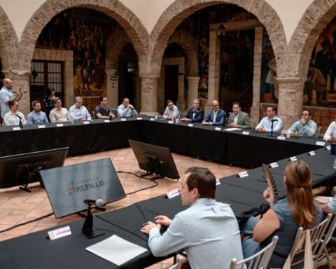 Reunión de empresarios con alcalde de Saltillo Javier Díaz.
