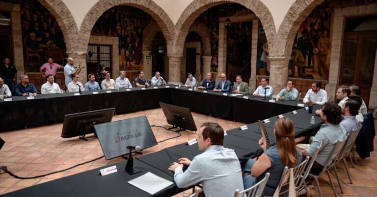 Reunión de empresarios con alcalde de Saltillo Javier Díaz.