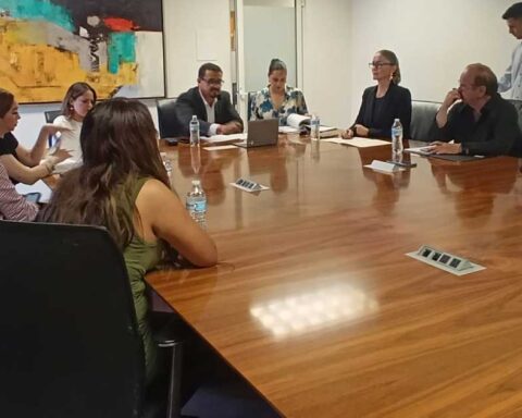 Reunión de los regidores de la Comisión de Contraloría y Desarrollo Institucional.