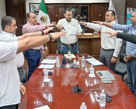 Integrantes de la Junta Catastral tomando protesta.
