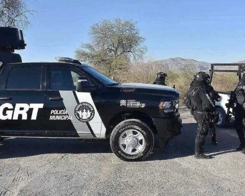 Patrulla y agentes del Grupo Reacción Torreón.
