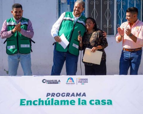 El alcalde de Ramos Arizpe Tomás Gutiérrez poniendo en marcha el programa.