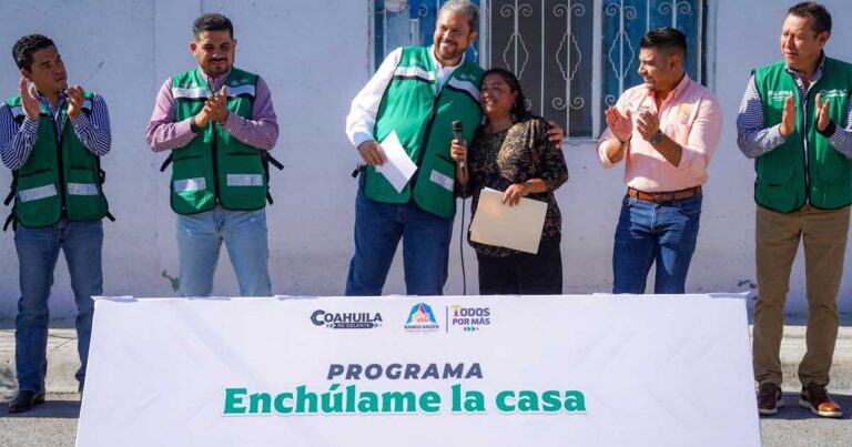 El alcalde de Ramos Arizpe Tomás Gutiérrez poniendo en marcha el programa.