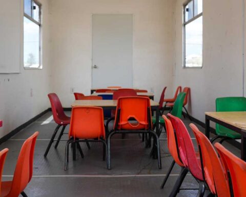Interior de una de las aulas móviles en la nueva escuela de Ramos Arizpe.