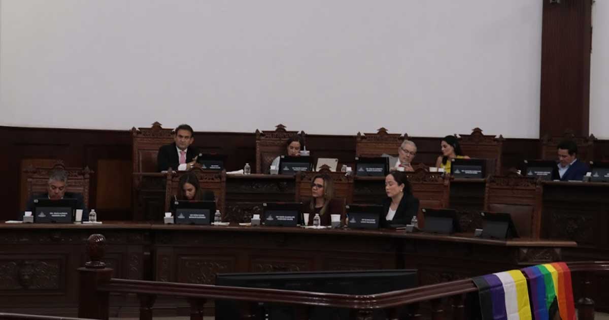 Legisladores coahuilenses en sesión extraordinaria del Congreso local.