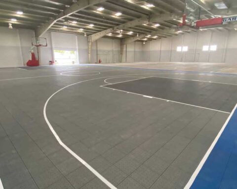 Interior del gimnasio de la unidad deportiva en Saltillo.