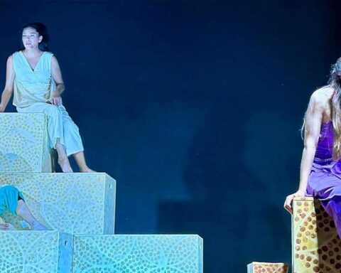 Actrices en una muestra escénica de teatro.