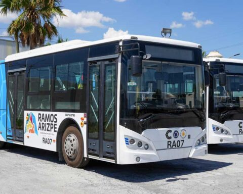 Unidades de transporte para la ruta estudiantil en Ramos Arizpe.