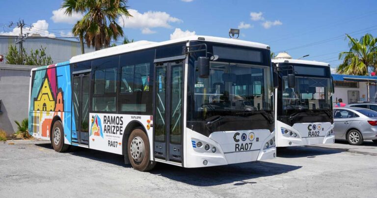 Unidades de transporte para la ruta estudiantil en Ramos Arizpe.