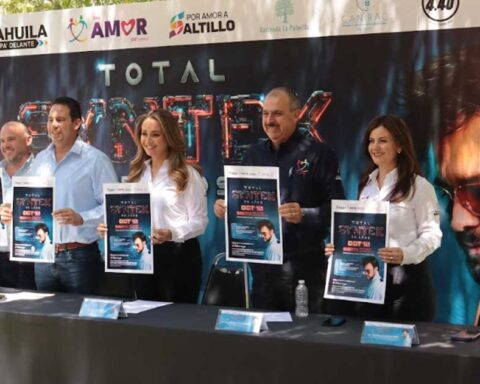 Rueda de prensa para anunciar el concierto de Aleks Syntek en Saltillo.