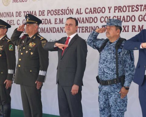 Manolo Jiménez en la toma de protesta del nuevo comandante