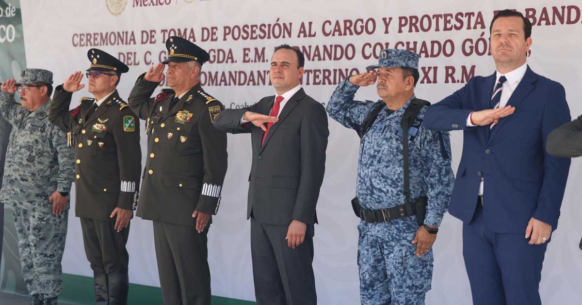 Manolo Jiménez en la toma de protesta del nuevo comandante
