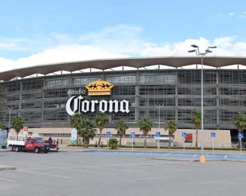 Fachada del Estadio Corona en Torreón.